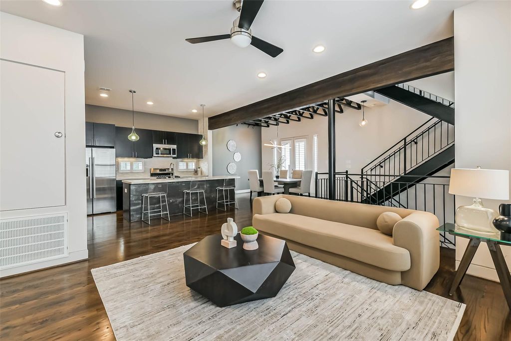 A contemporary townhome in the Rice and Museum District, Houston
